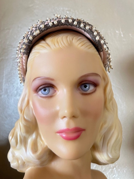 FUN-TASTIC 1950s\' SOFT PINK BEADED COCKTAIL HAT WITH DANGLING PEARLS main image 8
